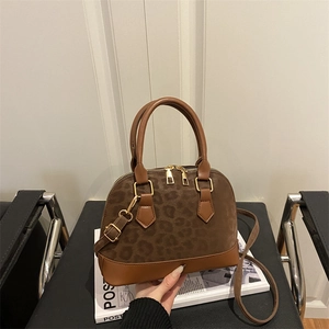 Sac Coquille Imprimé Léopard pour Femmes Sac à Bandoulière Dôme en Cuir Synthétique de Mode avec Poignée et Bandoulière