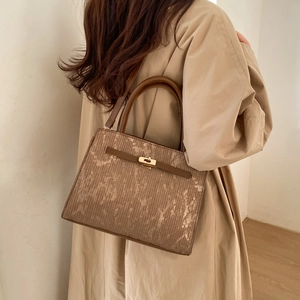 Retro brown textured PU tote bag with gold swivel lock and classic trapezoid design