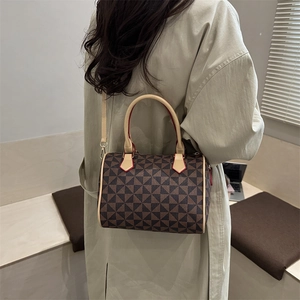 Large Boston barrel bag with geometric print and adjustable shoulder strap for women