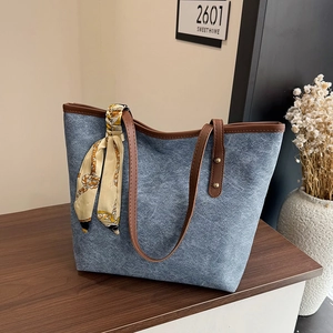 Fashion Large Capacity Tote Bag For Women PU Material Shoulder Bag With Decorative Scarf Retro Commuter Handbag For School