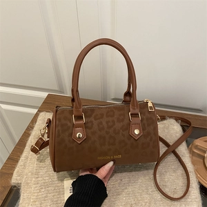 Sac Bandoulière Cylindre Rétro Femme Avec Imprimé Léopard Sac Boston En Daim Givré Avec Poignée Supérieure Quincaillerie Dorée Bandoulière Réglable