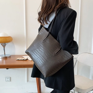 High-quality dark brown crocodile pattern tote bag for women with large capacity