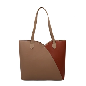 Large capacity tote bag with two-tone diagonal patchwork design and long shoulder straps