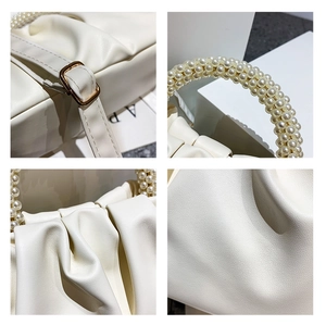 Détails du sac nuage blanc plissé avec poignée en perles et boucle dorée réglable