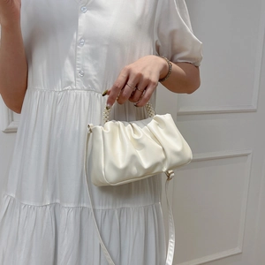 Sac à main nuage plissé crème élégant avec anse en perles et bandoulière amovible fine