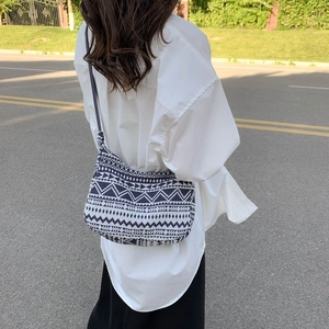 Sac fourre-tout ethnique grande capacité avec motifs géométriques bleus et blancs