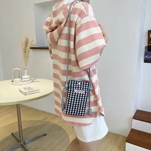 Mini-Handytasche mit Karomuster, blauem Seilriemen und Schnalle für Damen