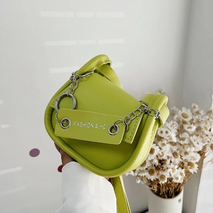 Sac Selle Mini en Cuir PU pour Femme Avec Décoration Chaîne en Métal Petit Sac à Épaule Bandoulière Casual Trendy Sac Messager Quotidien