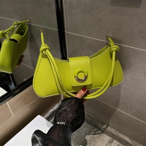Sac sous le Bras Femme en PU Mode Sac Baguette Minimaliste Avec Bandoulière à Nœud Boucle Métal Couleur Unie Quotidien