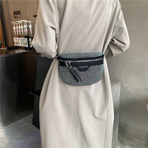 Sac banane noir chic avec strass pour femme, doté de doubles glands et bandoulière