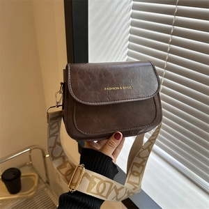 Sac Selle en Cuir PU Rétro pour Femmes Avec Large Bandoulière Tissée Sac à Bandoulière Mode Décontracté pour Bureau Quotidien
