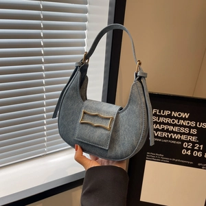 Sac à Épaule en Croissant Vintage Minimaliste en Similicuir PU Texture Denim pour Femmes Boucle en Métal Doré Sac Hobo sous le bras