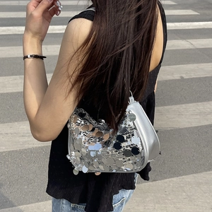 Sac à bandoulière argenté avec paillettes métalliques et sangle brillante pour femmes