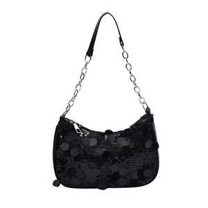 Sac à épaule chic à paillettes noires avec bandoulière en chaîne pour femme