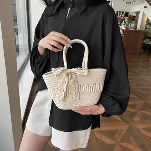 Sac seau en paille tressée avec nœud en dentelle élégant pour mode de vacances