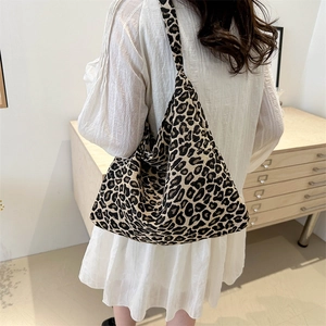 Stylish oversized leopard print tote bag in soft knit material for women 2024 fashion