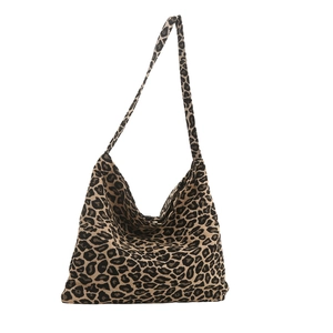Summer large capacity canvas tote bag with trendy leopard print pattern for women