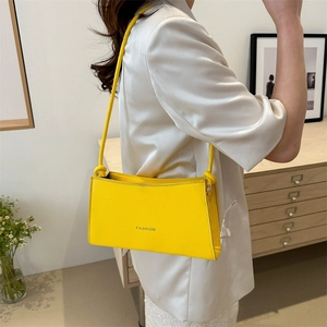 Sac à bandoulière rectangulaire jaune minimaliste avec détail de sangle nouée