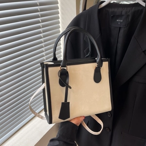 Sac Fourre-Tout en Cuir PU de Couleur Contrastée pour Femmes Mode Sac à Bandoulière Simple Avec Pendentif Sac à Main de Ville