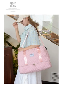 Detail of pink quilted duffel bag with bottom dry-wet separation and soft texture