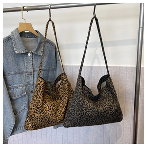 Detail of leopard print tote bags in brown and grey-green colors with large capacity