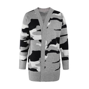 Detail of gray camo long knit cardigan with V-neckline and ribbed cuffs for women