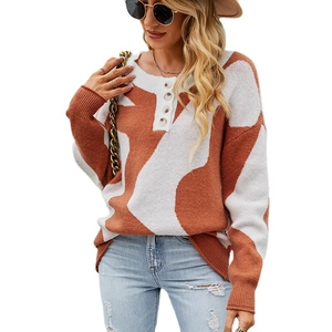 Maglione in maglia color block arancione e bianco con girocollo a bottoni e vestibilità ampia