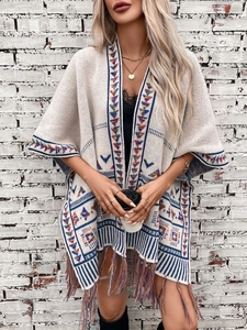 Böhmischer Strickponcho mit bunten geometrischen Mustern und langen Fransen für Damen