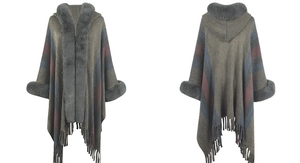 Détails du poncho à capuche avec rayures, bordure en fausse fourrure et franges