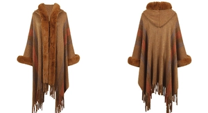 Vue avant et arrière du poncho à capuche avec bordure en fausse fourrure et motif à rayures