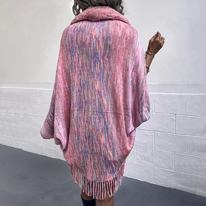 Poncho tricoté pour femme à rayures arc-en-ciel, col en fausse fourrure rose et longs franges