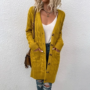 Gilet long en maille torsadée jaune moutarde pour femme avec boutons et poches