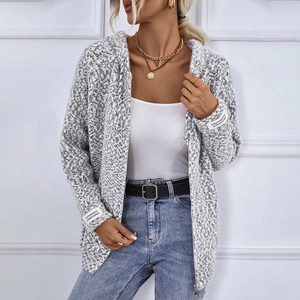 Damen Kapuzenstrickjacke in Grau und Weiß strukturiert mit Reißverschluss und Etiketten