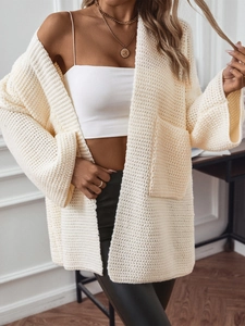 Gilet en maille écrue avec poches et coupe ample pour la saison automne hiver
