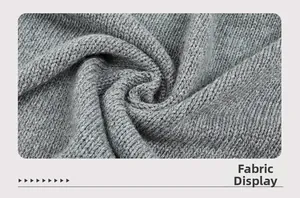 Makro-Detail von dickem grauem Strickstoff zeigt weiche Textur und feine Nähte