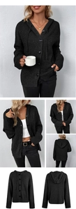 Detailansichten des schwarzen Damenstrickcardigans mit Kapuze und Knopfleiste im Fokus