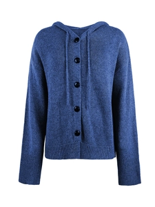 Details des dunkelblauen Strick-Cardigans mit Kapuze, Knöpfen und Kordelzug-Design