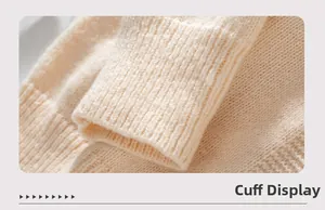 Détail macro des poignets côtelés crème sur ce cardigan en maille douce pour femme