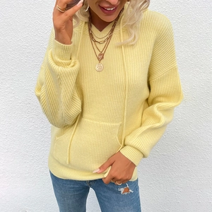 Pull à capuche en maille côtelée jaune pour femme avec poche kangourou et cordon