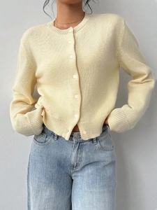Women's cream knit cardigan and light wash jeans set for autumn minimalist casual style