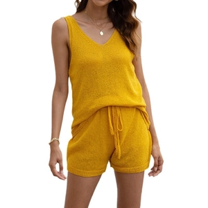 Ensemble de plage en maille jaune pour femme avec débardeur col V et short à cordon ajustable