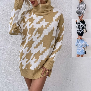 Robe pull en maille col roulé pour femme avec motif pied-de-poule et finitions côtelées