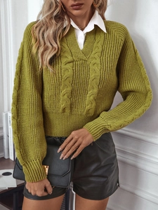 Olivgrüner V-Ausschnitt Zopfstrickpullover mit integriertem weißen Hemdkragen für Damen