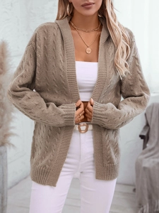 Gilet à capuche en maille torsadée kaki pour femme avec coupe ample et manches longues