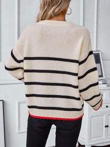 Maglione a righe da donna con bordi rossi a contrasto e vestibilità casual sul retro