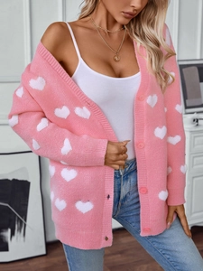 Gilet rose tricoté avec broderie cœur, col en V et boutons pour un look décontracté