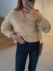 Pull élégant beige en maille à col en V avec larges poignets côtelés et coupe ample