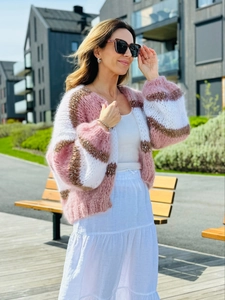 Elegant knit cardigan with pink, white and brown stripes, lantern sleeves and cozy texture