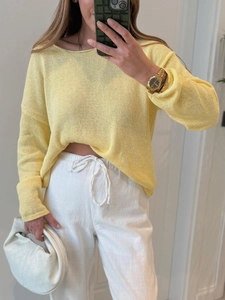 Elegante maglione in maglia giallo chiaro a girocollo da donna con texture leggera e vestibilità