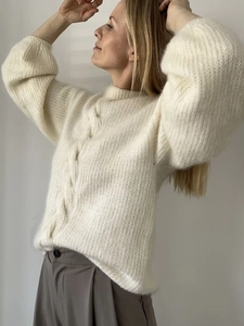 White cable knit sweater for women with round neck and cozy mohair texture